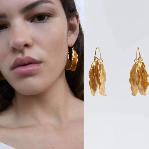 Gold Crescent Moon Hoop Earrings - Picture 3 of 7